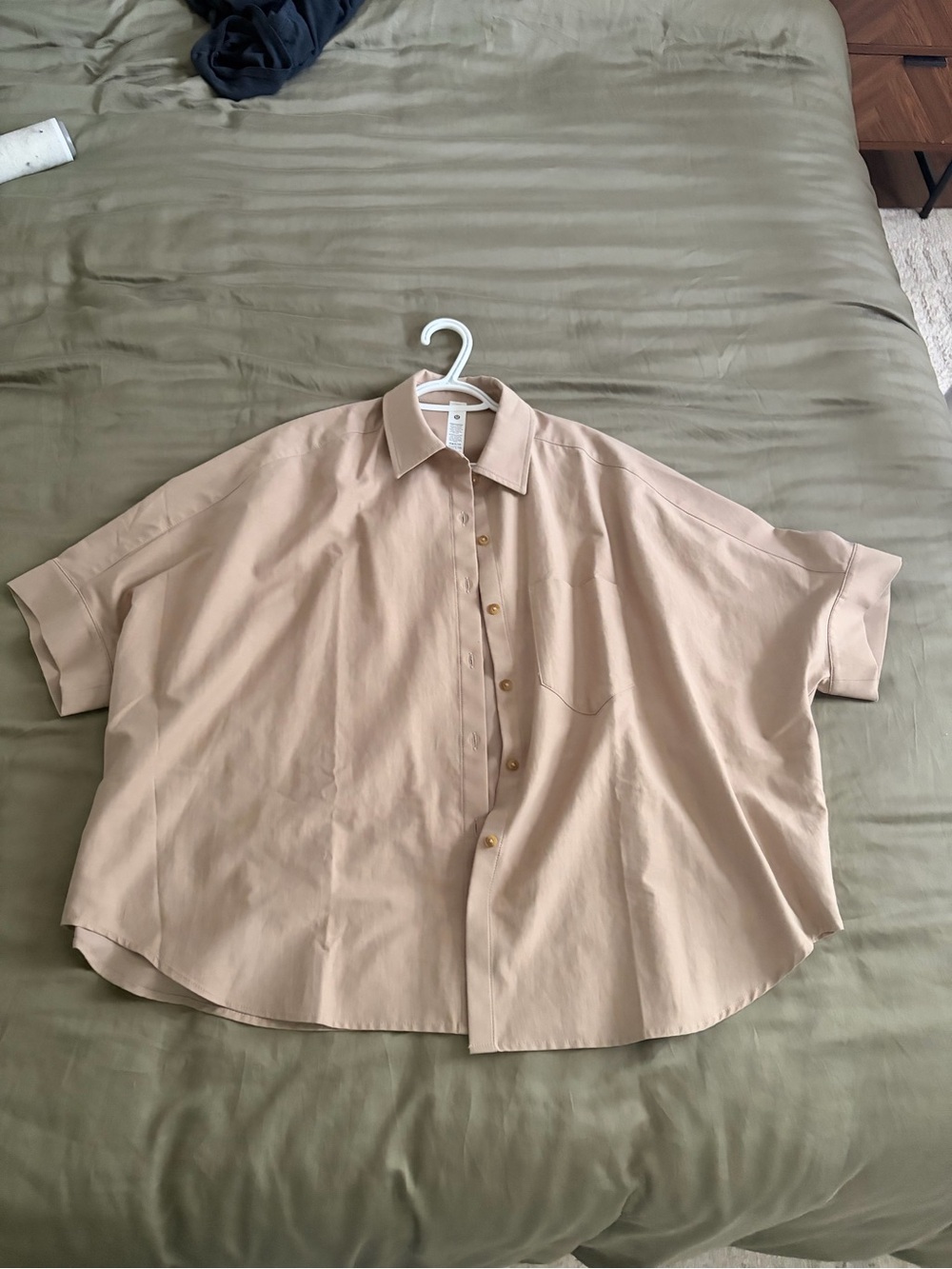 Women’s Relaxed Fit Short-Sleeve Button-Up Shirt - Beige